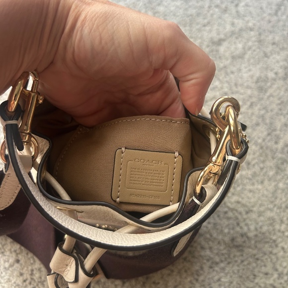 Dempsey Drawstring Bucket Bag 15 With Shooting Star Print - Picture 2 of 8